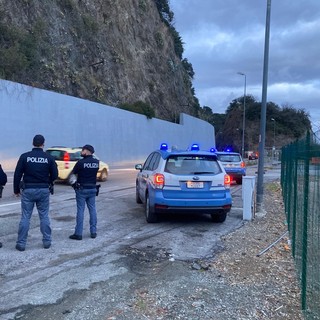 Savona, in bici con revolver e coltello a serramanico, finge di non capire l'italiano per eludere il controllo: arrestato