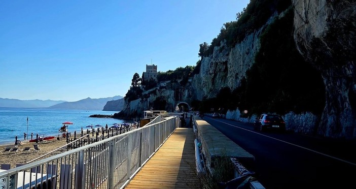 Finale, pronti a ripartire i lavori della passerella del Castelletto: ipotesi new jersey amovibili per limitare i disagi Finale, pronti a ripartire i lavori della passerella del Castelletto: ipotesi new jersey amovibili per limitare i disagi