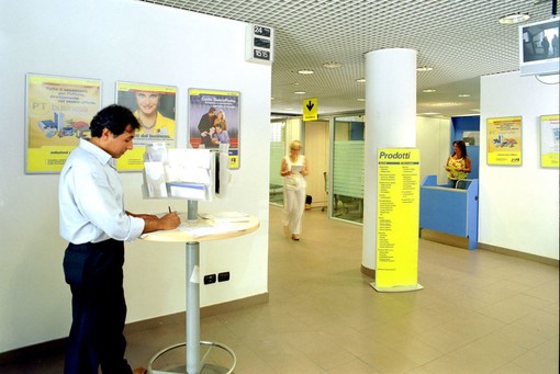 Interventi di restyling per l'ufficio postale di Albenga