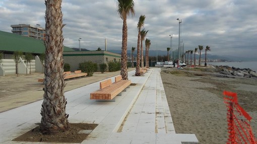Passeggiata di Zinola, proseguono i lavori. Di Tullio: "Il nuovo fronte mare sarà realtà entro dicembre 2016"