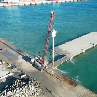 Vado Ligure: ripristino del pontile Bricchetto, in corso il consolidamento del fondale marino