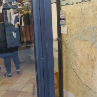 Loano: nuova spaccata nel negozio "Pepe", indagano i carabinieri (FOTO)