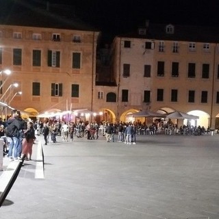 Finale, riecco l'ordinanza contro il consumo di alcolici al di fuori di locali e dehors Finale, riecco l'ordinanza contro il consumo di alcolici al di fuori di locali e dehors