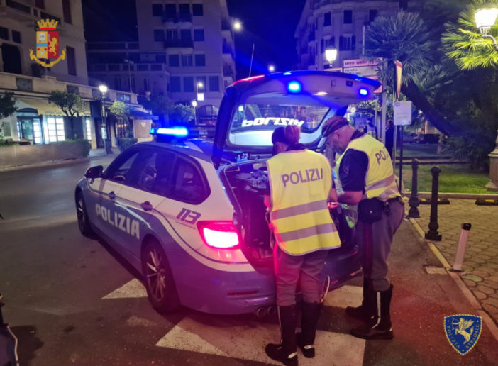 "Stragi del sabato sera", controlli della Polizia Stradale: nove patenti ritirate per guida in stato di ebbrezza "Stragi del sabato sera", controlli della Polizia Stradale: nove patenti ritirate per guida in stato di ebbrezza