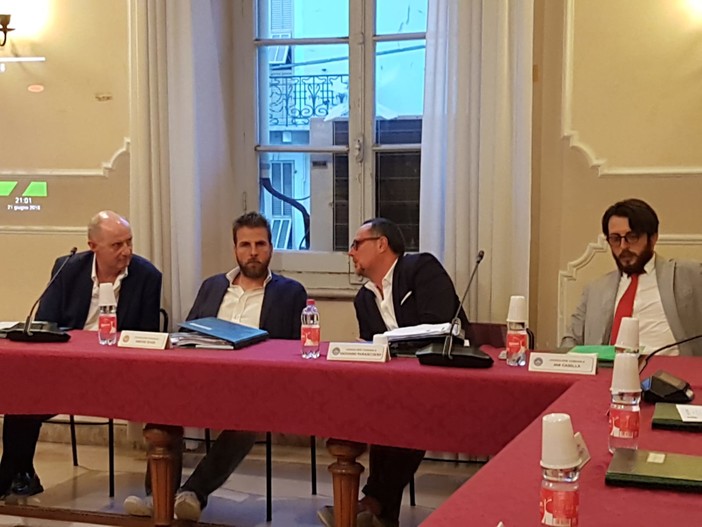 Mercato settimanale ad Alassio, ambulanti infuriati con Canepa: "Chieda scusa per quanto dichiarato in consiglio"