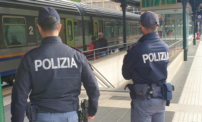 Principe, fermato in stazione con arco, frecce e pistola: denunciato 22enne Principe, fermato in stazione con arco, frecce e pistola: denunciato 22enne