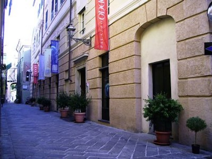 Albenga: la corte di Palazzo Oddo dedicata a Vittorio Fiori