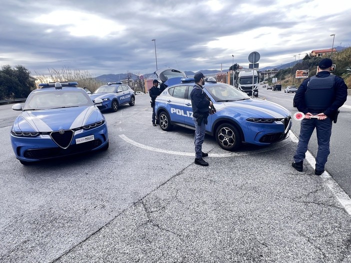 Savona, la polizia intensifica i controlli: quattro persone denunciate Savona, la polizia intensifica i controlli: quattro persone denunciate