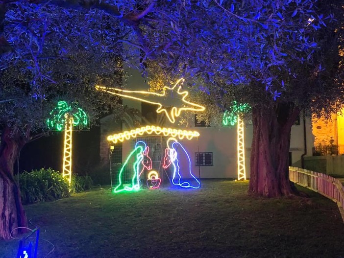 Garlenda: il presepe luminoso torna a risplendere per le feste