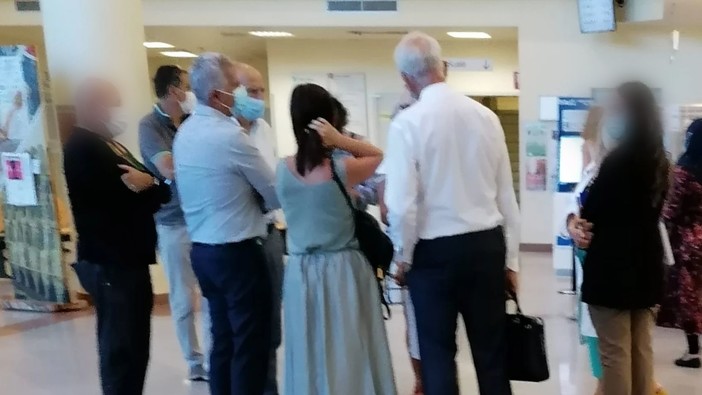“Veniamo da Nizza e vogliamo fare dell’ospedale di Albenga una clinica privata”: l’ammissione di un gruppo di visitatori al Santa Maria di Misericordia “Veniamo da Nizza e vogliamo fare dell’ospedale di Albenga una clinica privata”: l’ammissione di un gruppo di visitatori al Santa Maria di Misericordia