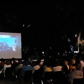 Celle, successo di pubblico per la terza serata del cinema all'aperto Celle, successo di pubblico per la terza serata del cinema all'aperto
