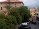Carrara fotografa dall'alto piazza Vittorio Emanuele II a Pietra Ligure: &quot;Addio a questo panorama&quot;