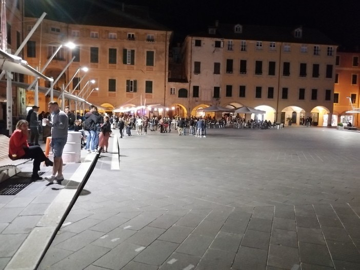 Coprifuoco alle 23 e riaperture, ma graduali. La decisione potrebbe arrivare non prima di lunedì