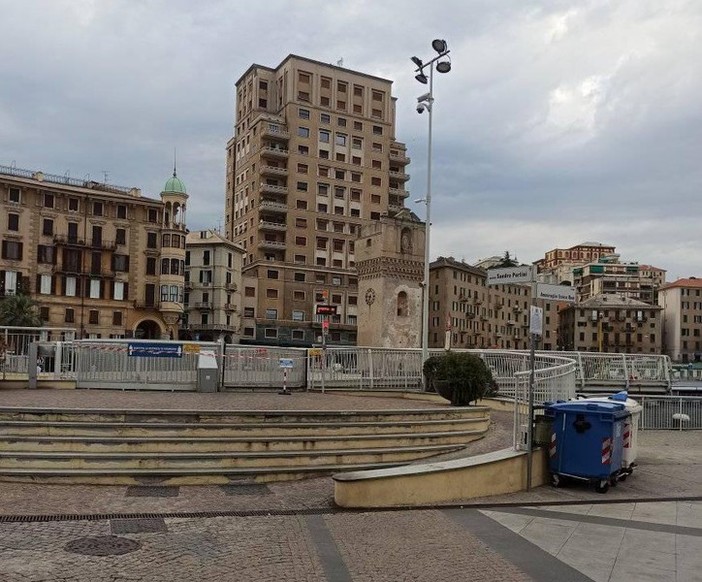 Ponte della Darsena guasto, il sindaco Russo all'Autorità Portuale: "Guasto imprevedibile, ma bisogna intervenire con urgenza" Ponte della Darsena guasto, il sindaco Russo all'Autorità Portuale: "Guasto imprevedibile, ma bisogna intervenire con urgenza"