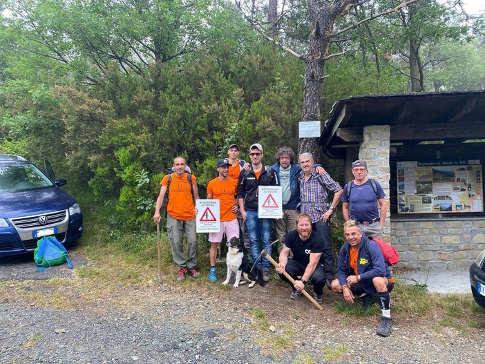 Associazioni puliscono sentiero "Pigo", fiore all'occhiello del Parco del Beigua (FOTO)