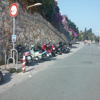 Varazze, su Corso Europa regna l’anarchia e il disordine