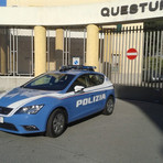 Violenza, lancio di petardi alla manifestazione di protesta e istigazione a delinquere: cinque giovani denunciati dalla Digos Violenza, lancio di petardi alla manifestazione di protesta e istigazione a delinquere: cinque giovani denunciati dalla Digos
