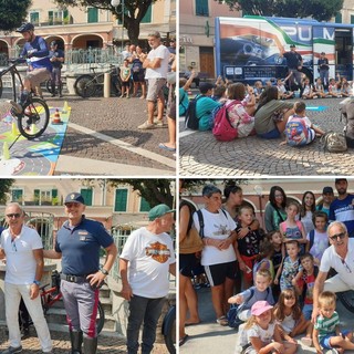 Al via da Pietra Ligure il tour ligure del Pullman azzurro della Polstrada, De Vincenzi: "Una vera e propria 'lezione di sicurezza'" Al via da Pietra Ligure il tour ligure del Pullman azzurro della Polstrada, De Vincenzi: "Una vera e propria 'lezione di sicurezza'"