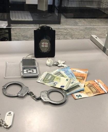 Albenga: sesto arresto per droga dall'inizio dell'anno da parte della Polizia locale Albenga: sesto arresto per droga dall'inizio dell'anno da parte della Polizia locale
