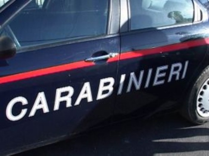 Cesio: 44enne di Torino trovata senza vita vicino all'auto, indagini dei Carabinieri ma potrebbe essere un malore