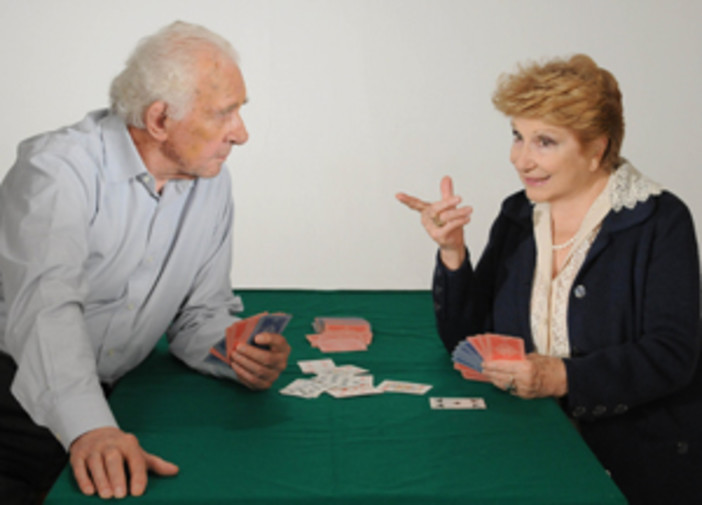 Paolo Ferrari e Valeria Valeri sul palco del Teatro Ambra di Albenga il giorno di San Valentino in “Gin Game” Paolo Ferrari e Valeria Valeri sul palco del Teatro Ambra di Albenga il giorno di San Valentino in “Gin Game”