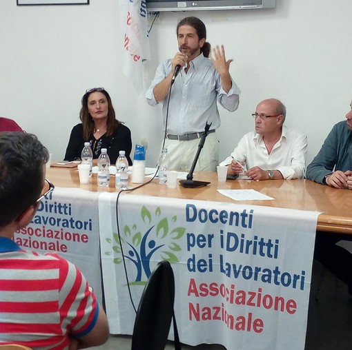 Diritti dei Docenti, Vespa: "Tutele anche al corpo docente laureato di Terza Fascia"