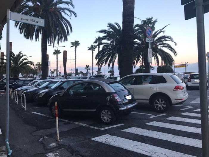 Piazza Mazzini diventerà a pagamento. (Foto di Simone Ferraro)