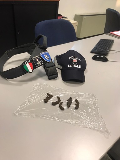 Occupano abusivamente un'abitazione ad Albenga: trovati dalla polizia locale 23 grammi di hashish Occupano abusivamente un'abitazione ad Albenga: trovati dalla polizia locale 23 grammi di hashish