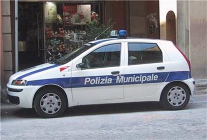 Albenga: 31enne algerino denunciato per ubriachezza manifesta