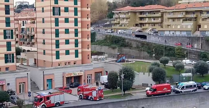 Varazze, fumo nei pressi del centro commerciale: Vigili del fuoco mobilitati