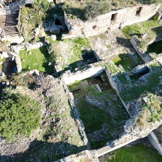 Savona: droni, laser e scanner per i rilievi degli scavi archeologici al piazzale del Priamar Savona: droni, laser e scanner per i rilievi degli scavi archeologici al piazzale del Priamar