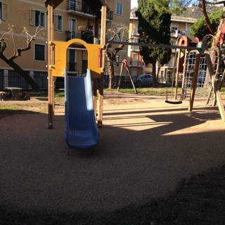 Finale Ligure, ultimato il restyling dei parchi giochi. Il sindaco Frascherelli: "Investiti più di 80 mila euro"