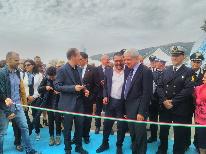Andora, inaugurato "Azzurro, Pesce d'Autore", sindaco Demichelis: "Il mare e l'olio binomio fondamentale"