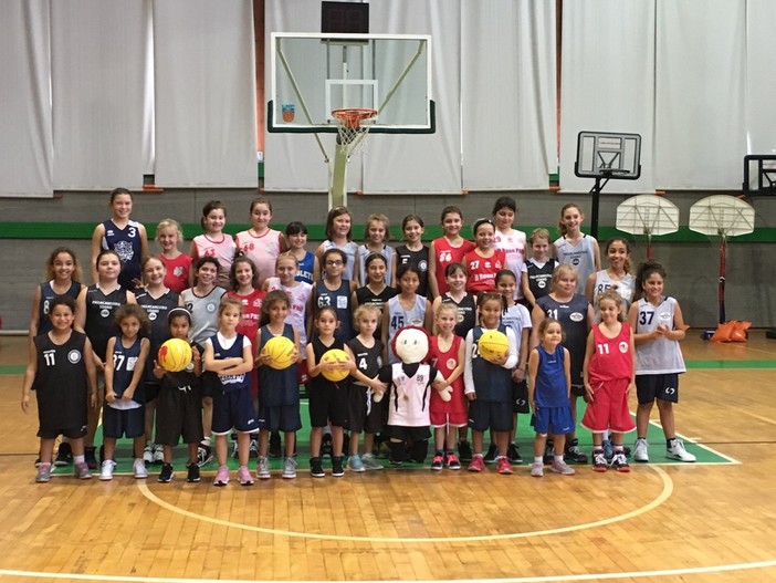 Loano, domenica 28 ottobre si è svolta la "Giornata Minibasket in Rosa: 6° compleanno della Pigotta"