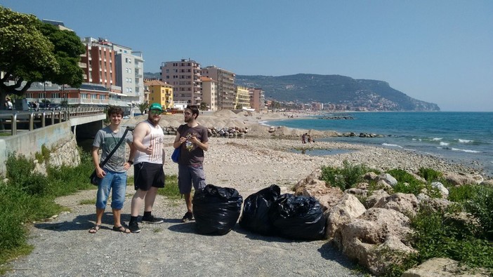 Una foce del Maremola splendente dopo il "Cleanup Day" di Pietra Ligure Una foce del Maremola splendente dopo il "Cleanup Day" di Pietra Ligure