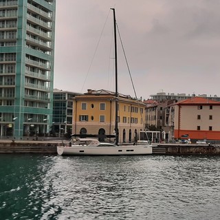 Savona, principio di incendio a bordo di una barca a vela: intervento dei vigili del fuoco