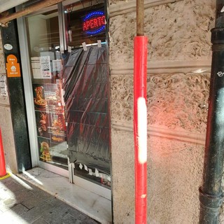Savona, tenta di dividerli dopo una lite in pizzeria ma viene colpito: intervento dei carabinieri
