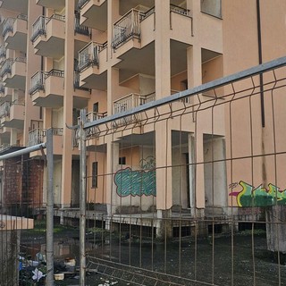 Via Carloforte, fine di un degrado lungo vent’anni: il Comune avvia il dialogo per la rinascita delle palazzine