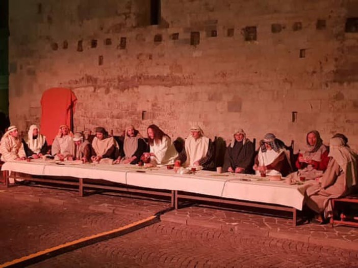 Albenga: in piazza San Michele la Passione di Cristo