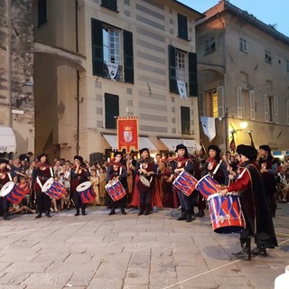 Palio Storico di Albenga, bruciata una bandiera a Sant'Eulalia, Cangiano: "Episodio deplorevole, ma già rientrato"