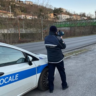 Sicurezza stradale a Carcare, la polizia locale potenzia i controlli sulla velocità