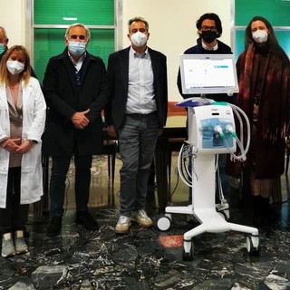 Pietra, il regalo di nozze? Un ventilatore polmonare per il Santa Corona: "Il minimo per ringraziare chi da marzo 2020 non si è mai fermato" Pietra, il regalo di nozze? Un ventilatore polmonare per il Santa Corona: "Il minimo per ringraziare chi da marzo 2020 non si è mai fermato"