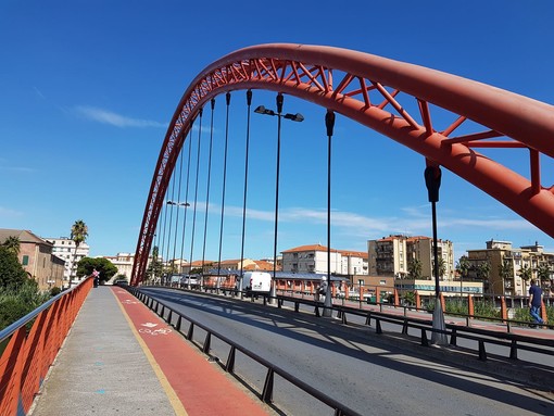 Manutenzione straordinaria del Ponte Rosso di Albenga. Il sindaco Tomatis: “Investiamo su prevenzione e sicurezza”