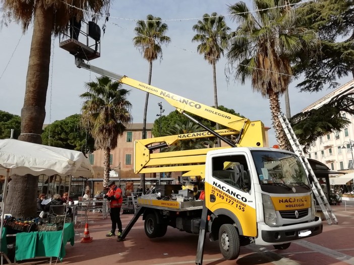 "Albenga New Year’s Circus": iniziano gli allestimenti in piazza del Popolo "Albenga New Year’s Circus": iniziano gli allestimenti in piazza del Popolo