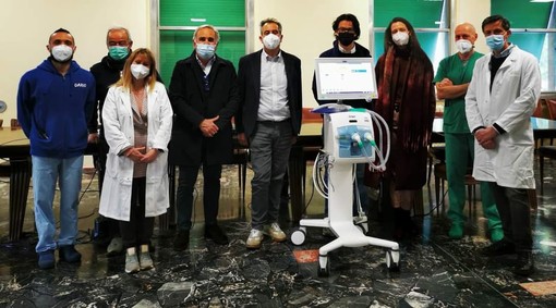 Pietra, il regalo di nozze? Un ventilatore polmonare per il Santa Corona: "Il minimo per ringraziare chi da marzo 2020 non si è mai fermato" Pietra, il regalo di nozze? Un ventilatore polmonare per il Santa Corona: "Il minimo per ringraziare chi da marzo 2020 non si è mai fermato"