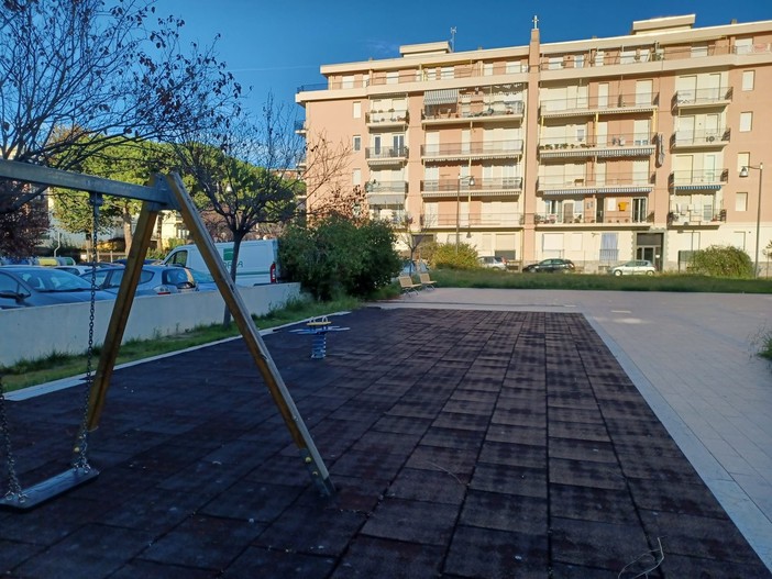 Albenga, a Vadino una palestra all’aperto in Piazza Pertini guardando all'inclusione Albenga, a Vadino una palestra all’aperto in Piazza Pertini guardando all'inclusione