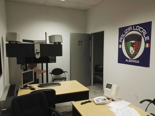 Guida sotto gli effetti dell'alcool e sperona tre auto in via Dalmazia ad Albenga Guida sotto gli effetti dell'alcool e sperona tre auto in via Dalmazia ad Albenga