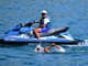 Sport acquatici a Laigueglia: la Polizia soccorre una ventina di atleti colpiti da meduse Sport acquatici a Laigueglia: la Polizia soccorre una ventina di atleti colpiti da meduse