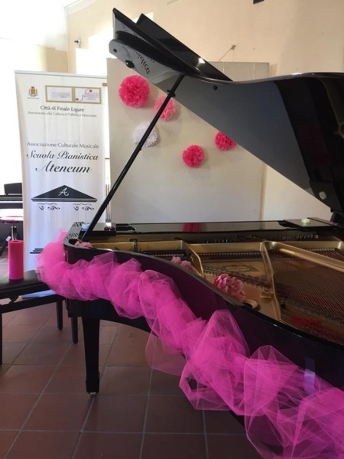 Neanche il Coronavirus può fermare l'amore per la musica: e a Finalborgo il concerto diventa "social" (VIDEO) Neanche il Coronavirus può fermare l'amore per la musica: e a Finalborgo il concerto diventa "social" (VIDEO)