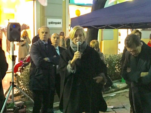 Il Ministro Pinotti chiude la campagna referendaria a Savona Il Ministro Pinotti chiude la campagna referendaria a Savona